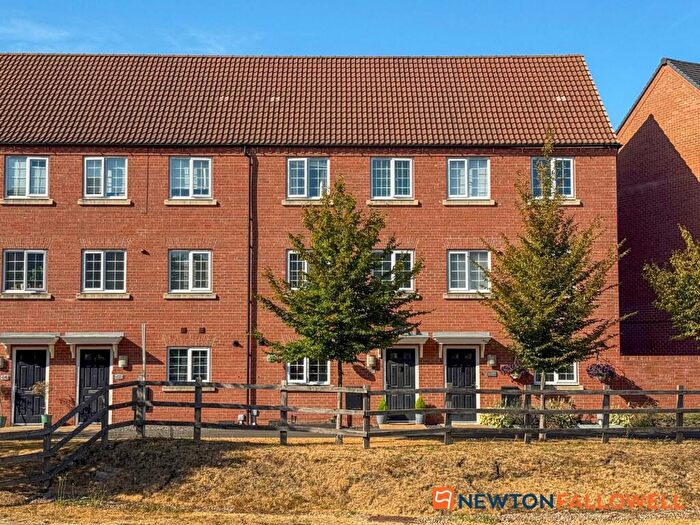 4 Bedroom Terraced House For Sale In Lavender Way, Newark, NG24