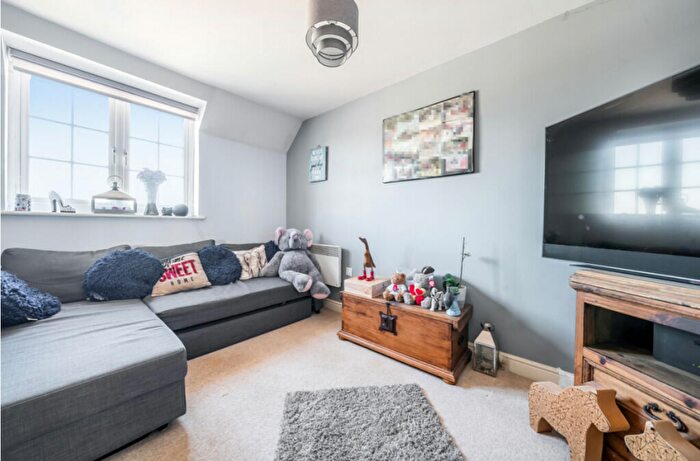 2 Bedroom Apartment To Rent In Flycatcher Keep, RG12