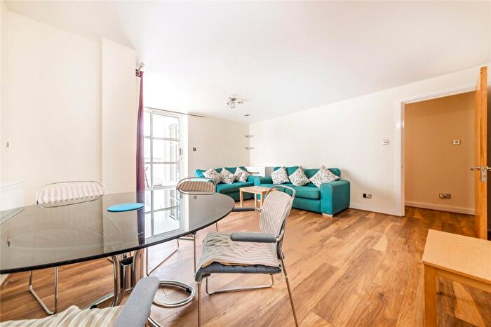 2 Bedroom Apartment For Sale In Barrier Point Road, Royal Docks, London, E16