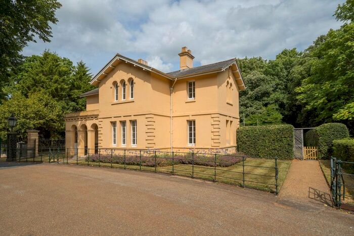 3 Bedroom Semi-Detached House To Rent In Osborne House Estate, East Cowes, PO32