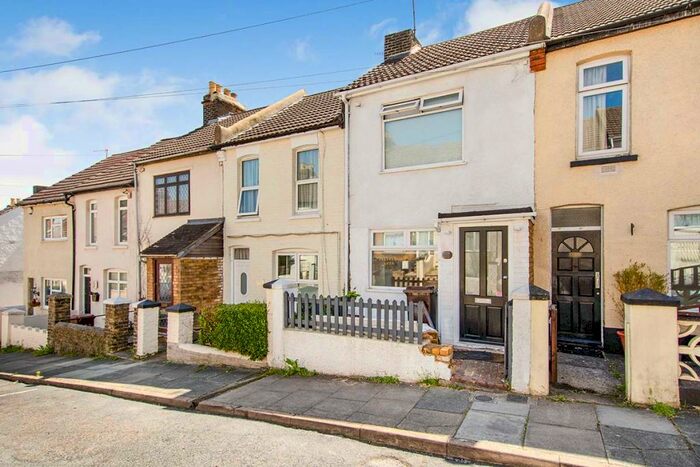 3 Bedroom Terraced House To Rent In Gordon Road, Chatham, Kent, ME4