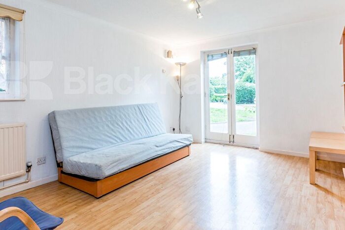 1 Bedroom Flat To Rent In Moriatry Close, Holloway, N7