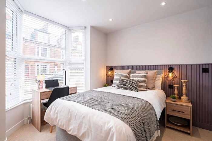 5 Bedroom House To Rent In Herschell Road, Exeter, EX4