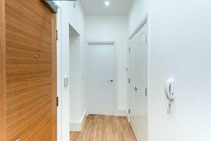 3 Bedroom Flat To Rent In Brocco Bank, Westwood House, S11