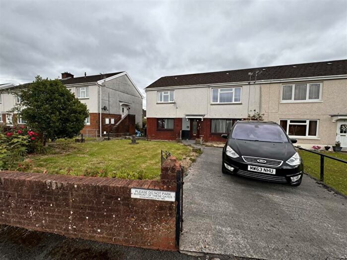 2 Bedroom Flat For Sale In Llwyd Road, Ammanford, SA18