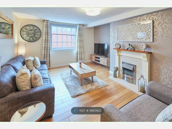 2 Bedroom Maisonette To Rent In High Street, Bridlington, YO16