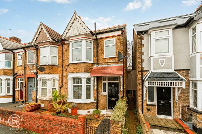 3 Bedroom Terraced House For Sale In Deans Road, London, W7