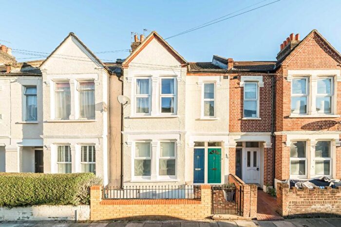 3 Bedroom Maisonette For Sale In Inglemere Road, Tooting, CR4