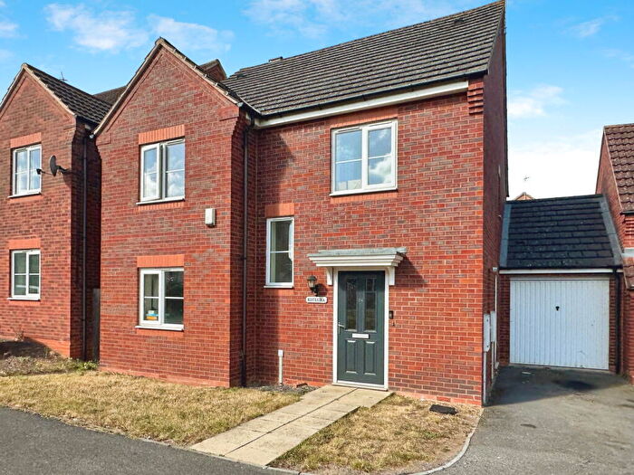 4 Bedroom Link Detached House For Sale In Saxthorpe Road, Hamilton, Leicester, LE5