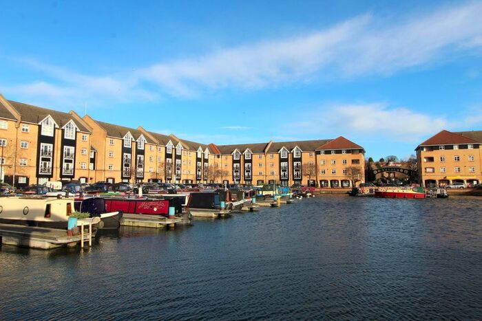 2 Bedroom Flat To Rent In Longman Court, Stationers Place, Hemel Hempstead, Hertfordshire, HP3