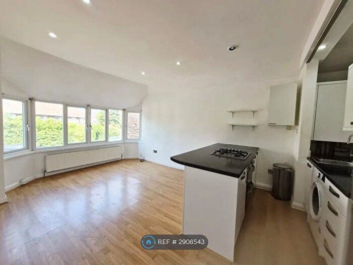 2 Bedroom Flat To Rent In Hamilton Road, London, NW11