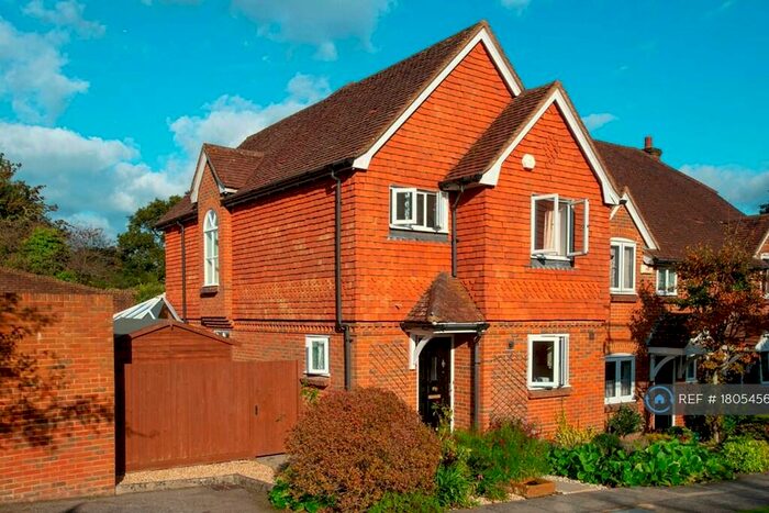 3 Bedroom End Of Terrace House To Rent In Collards Gate, Haslemere, Surrey, GU27