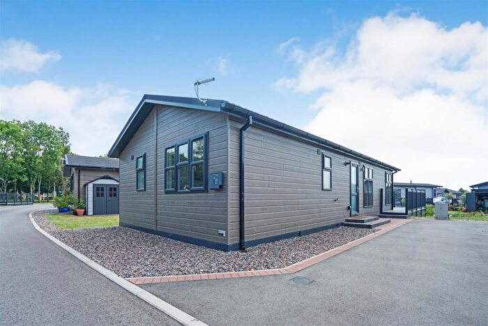 2 Bedroom Detached House For Sale In Bosworth Lakeside Lodges, Market Bosworth, CV13
