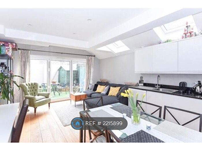 2 Bedroom Flat To Rent In Brathway Road, London, SW18