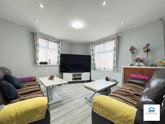 4 Bedroom End Of Terrace House For Sale In Coral Street, Leicester, LE4