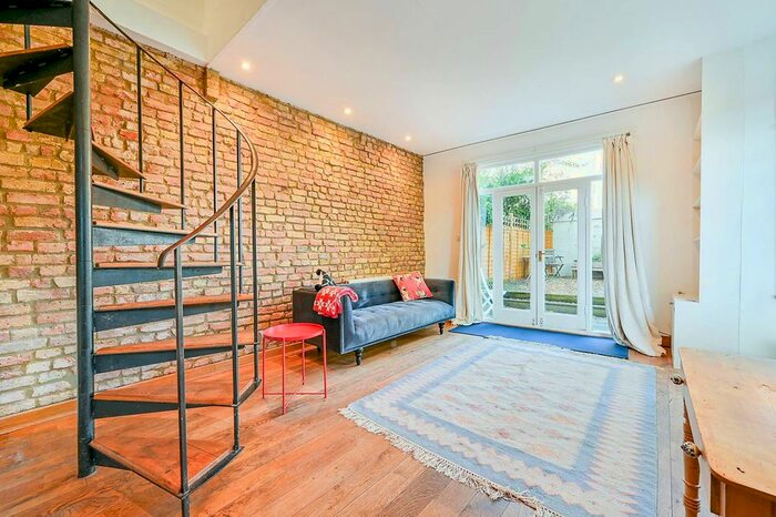 2 Bedroom Flat To Rent In Woodhurst Road, Acton, London, W3