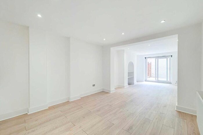 2 Bedroom Apartment To Rent In Archway Road, Highgate, N6