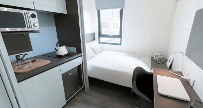 Studio To Rent In Holloway Road, London, N7