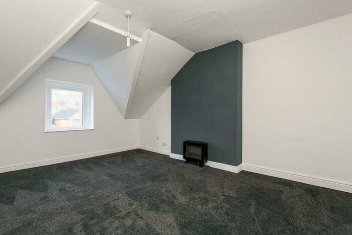 2 Bedroom Apartment To Rent In Rear Of Victoria Road, Llandudno, LL30