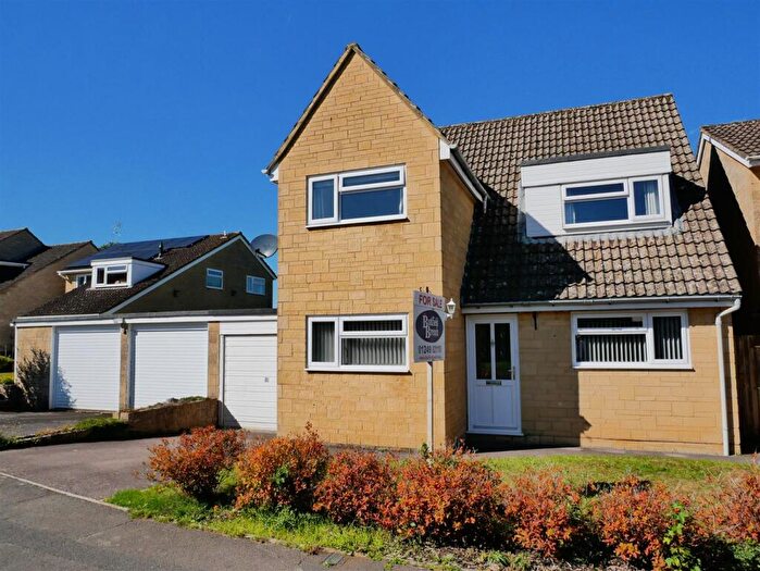 4 Bedroom Detached House For Sale In Redhill Close, Derry Hill, SN11