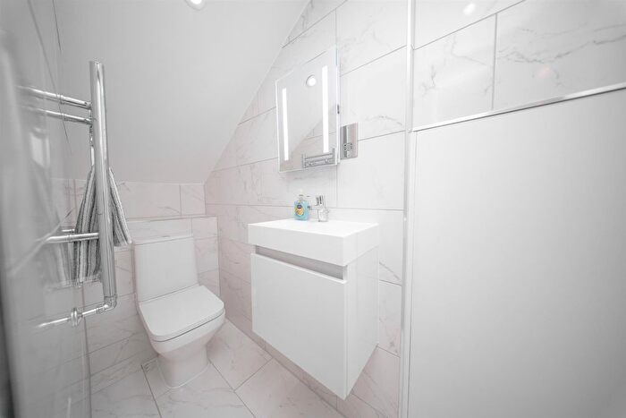 3 Bedroom End Of Terrace House For Sale In Albany Road, Old Windsor, SL4