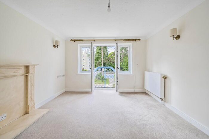 2 Bedroom Retirement Property For Sale In Lindsay Road, Poole, BH13