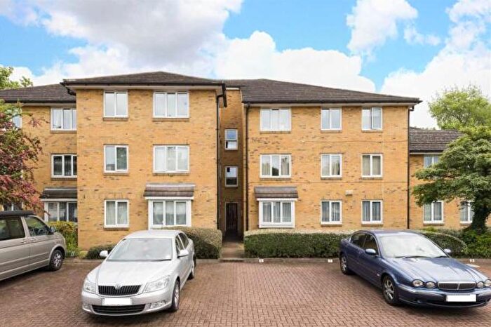 2 Bedroom Flat To Rent In - Malyons Road, London, SE13