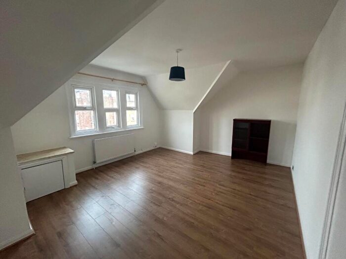 2 Bedroom Flat To Rent In Norwood Road, West Norwood, London, SE27