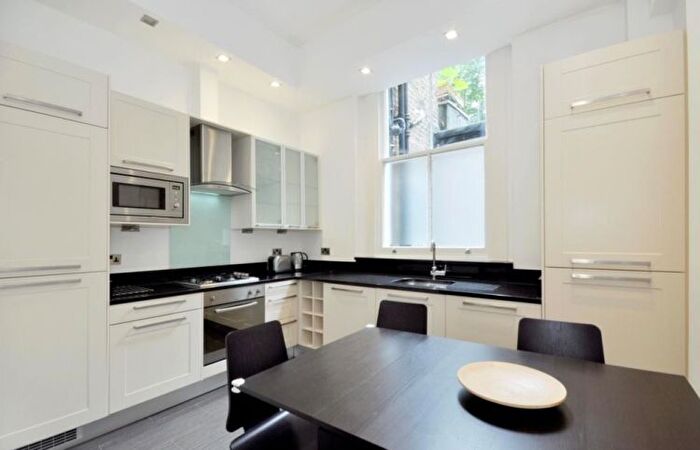 2 Bedroom Flat To Rent In Cathcart Road, London, SW10