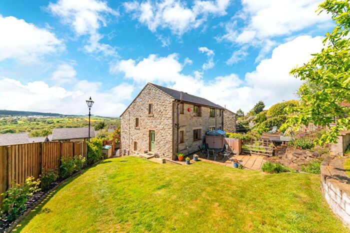 4 Bedroom Semi-Detached House For Sale In Kestrel View, Shelley, HD8