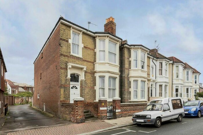 6 Bedroom End Of Terrace House To Rent In St. Edwards Road, Southsea, PO5