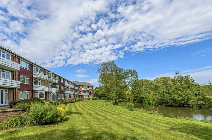 2 Bedroom Flat To Rent In Kingfisher Close, Hersham, Walton-On-Thames, Surrey, KT12