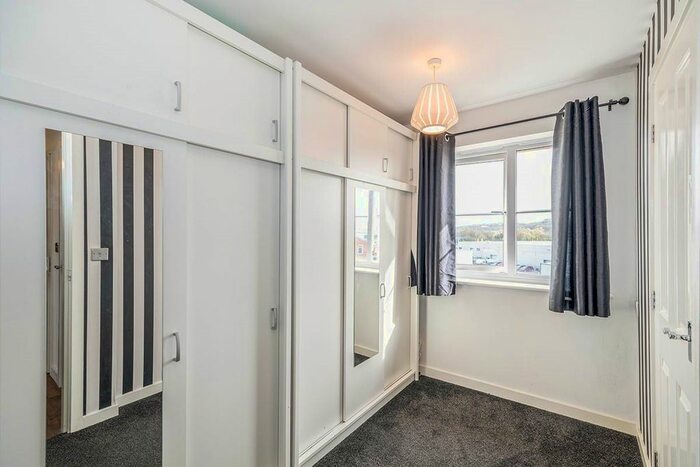 2 Bedroom Flat For Sale In Forge Drive, Chesterfield, Derbyshire, S40