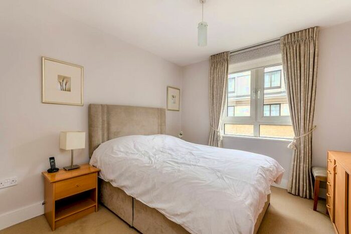 2 Bedroom Flat To Rent In Pepys Street, City, London, EC3N