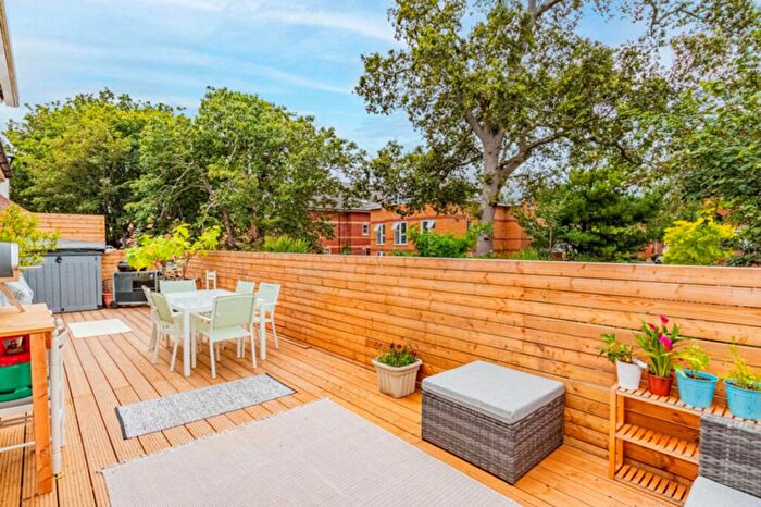 2 Bedroom Apartment For Sale In Glen Road, Bournemouth, BH5