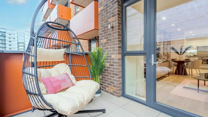 1 Bedroom Flat For Sale In A Alexandra Road, Hounslow, TW3