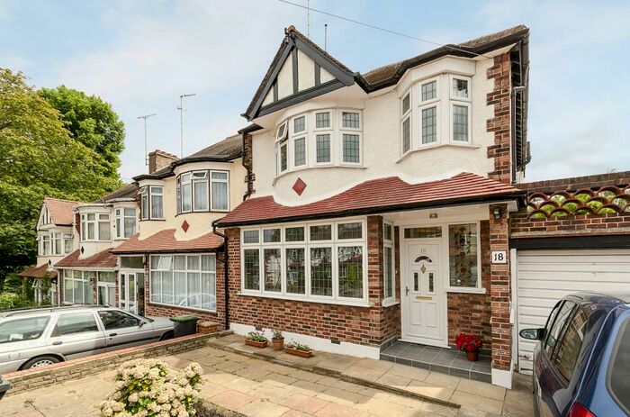 3 Bedroom House To Rent In Arnos Road London, N11