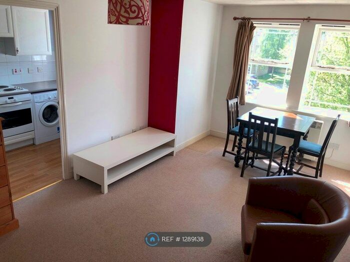 1 Bedroom Flat To Rent In Coates Avenue, London SW18