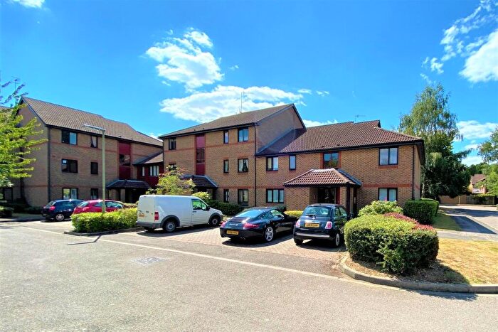 Apartment To Rent In Oakside Court, Langshott, Horley, RH6