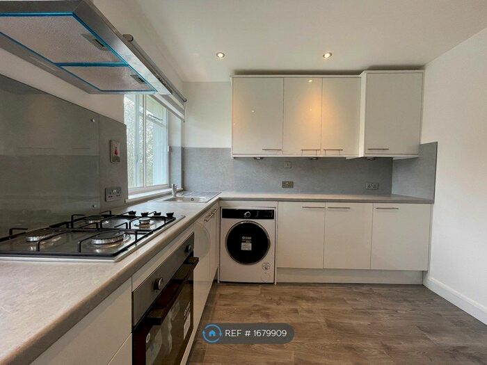 2 Bedroom Flat To Rent In Fentons, London, SE3