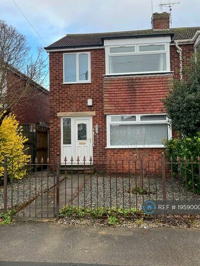 3 Bedroom End Of Terrace House To Rent In Welwyn Park Drive, Hull, HU6