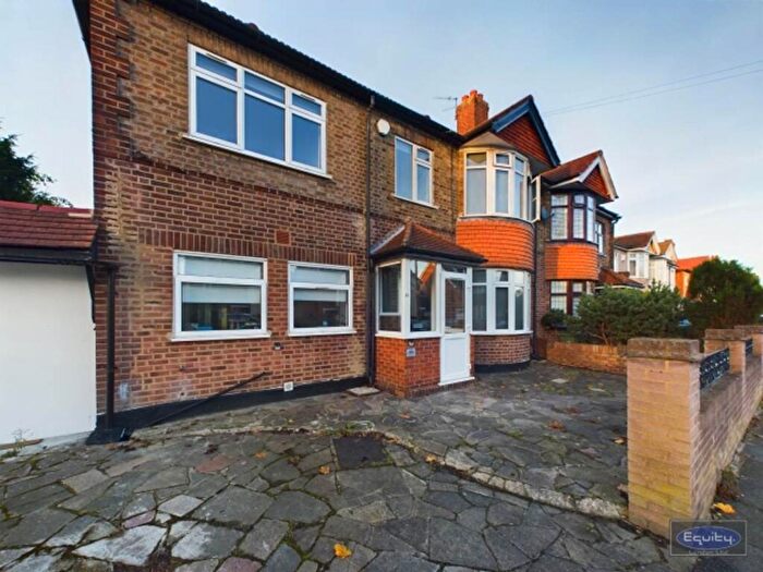 5 Bedroom House Of Multiple Occupation To Rent In Montbelle Road, London, SE9