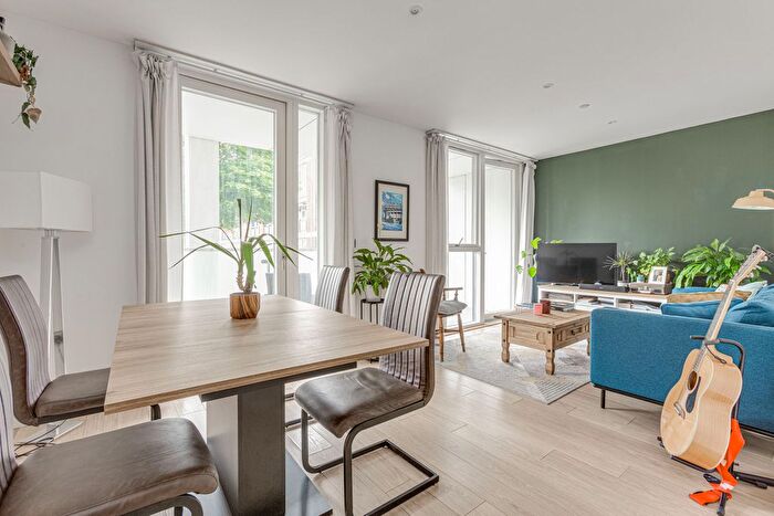 1 Bedroom Flat To Rent In Robsart Street, Stockwell, SW9