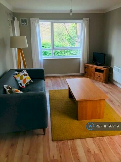 2 Bedroom Flat To Rent In Newton Park Court, Leeds, LS7