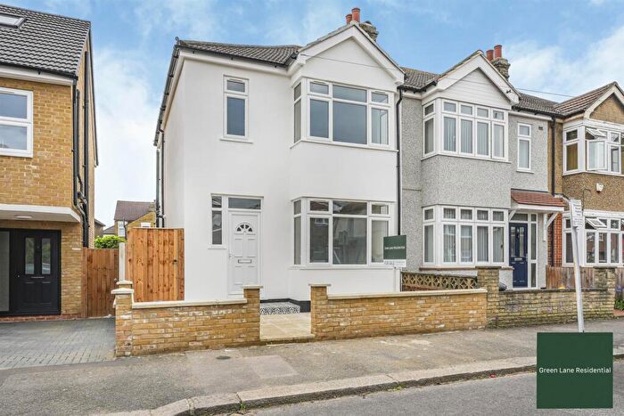 3 Bedroom House For Sale In Brooklands Road, Romford, RM7