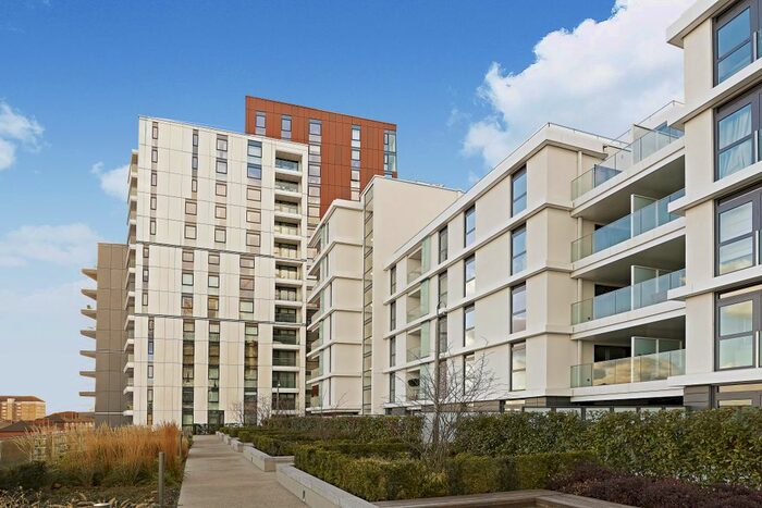 2 Bedroom Flat To Rent In Bach House, Wandsworth Road, London, SW8