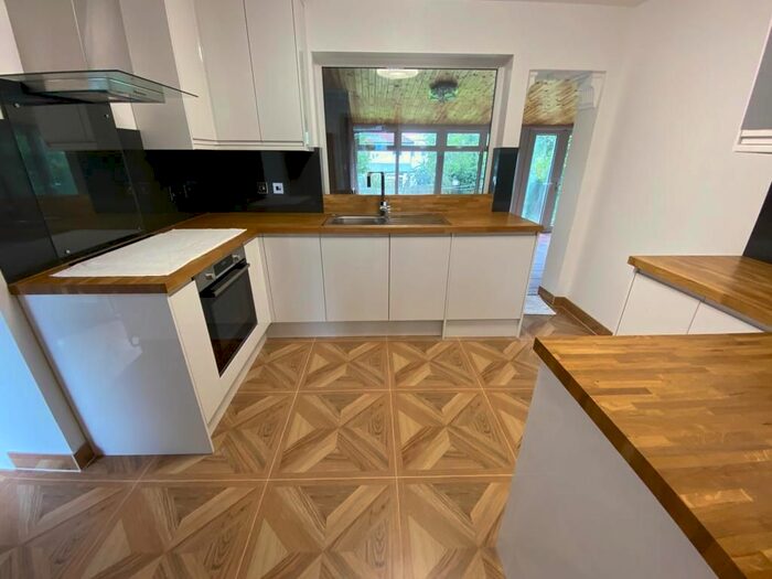 5 Bedroom Detached House To Rent In Green Lane, Edgware, HA8