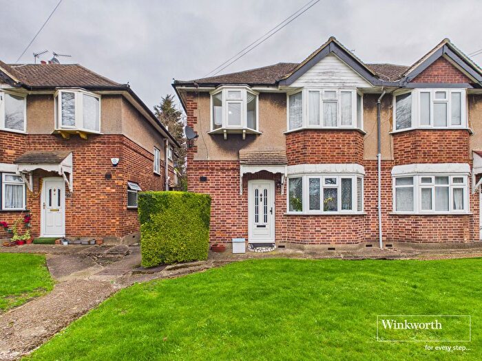 2 Bedroom Maisonette For Sale In Lowther Road, Stanmore, Middlesex, HA7