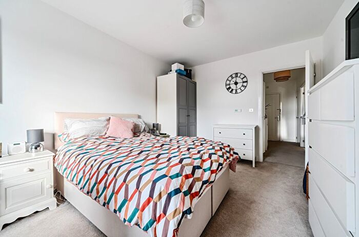 1 Bedroom Flat For Sale In Oregon Court, Toye Avenue, Whetstone, N20