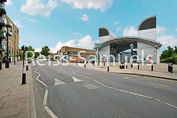 5 Bedroom Town House To Rent In Ferry Street, London, E14